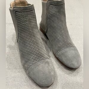 [39/US8.5]Pertini Sage Gray Perforated Ankle Light Suede Boots